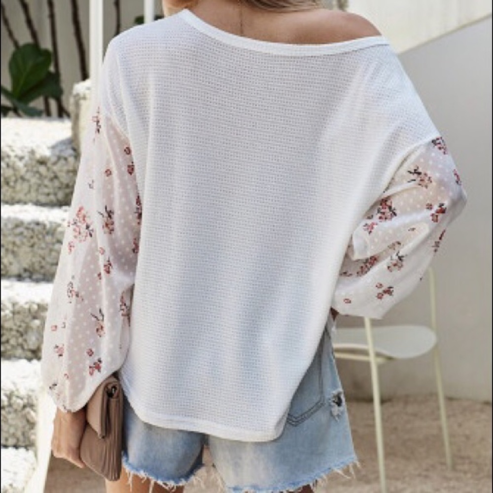 LAST 1✨ Leeza flirty sleeved top - Picture 2 of 6